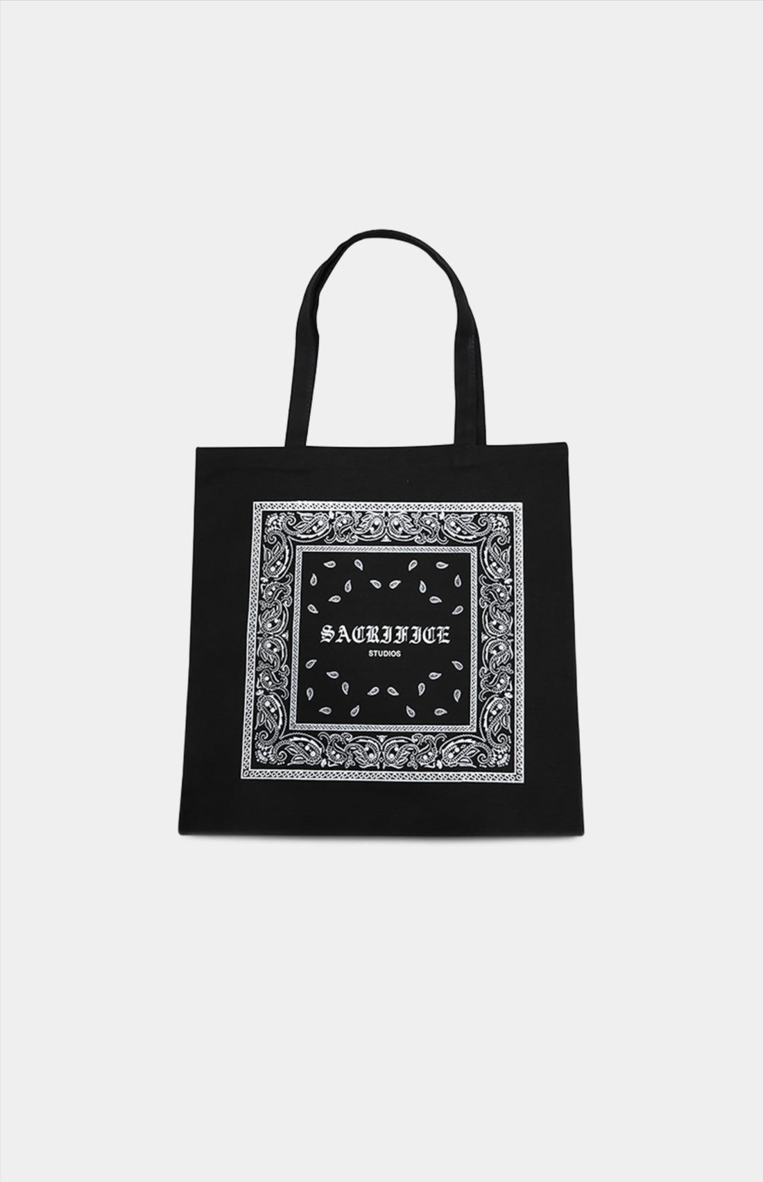 A sophisticated paisley design tote bag with ample space in a 55x55cm size, crafted with expertise in Portugal using durable materials. Machine washable for easy maintenance and a stylish accessory for daily life, shopping, or travel