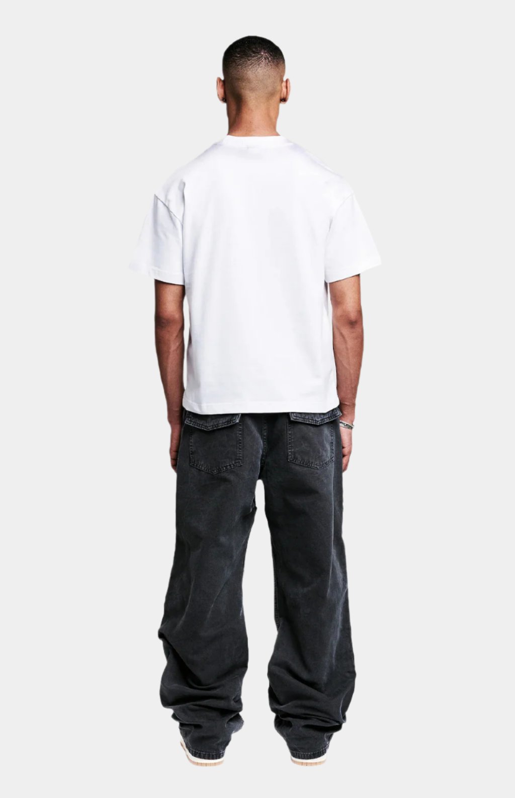 Premium Streetwear Heavy-weight T-Shirt. Expertly crafted in Portugal. Located in Dubai.