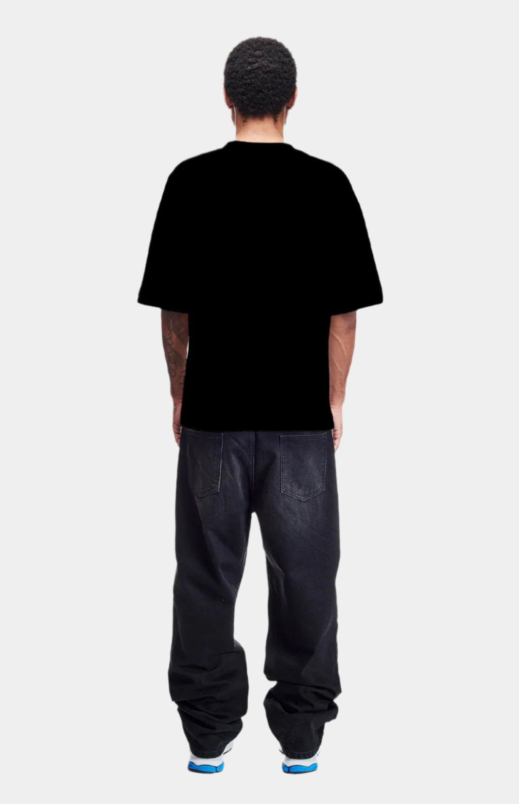 Premium Streetwear Heavy-weight T-Shirt. Expertly crafted in Portugal. Located in Dubai.